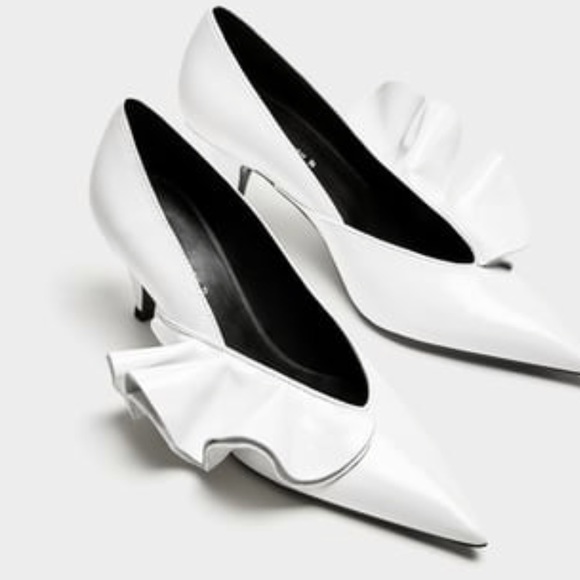 Zara Shoes - Zara ruffle leather court heel